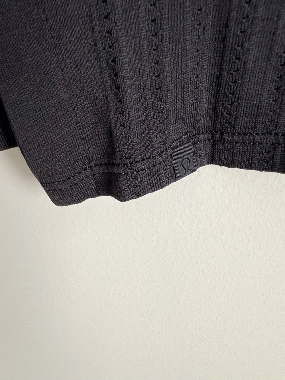 Lululemon Black Train To Be Tank Top Crop Mesh Neutral Workout Running Gym Sz 12 - Picture 6 of 8